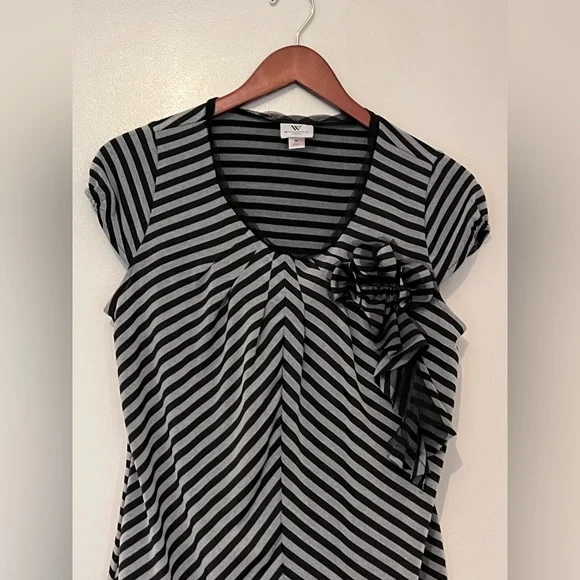 Worthington Black & Gray Fitted Ruffled Blouse – Medium - Picture 4 of 12